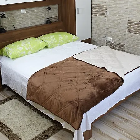 招待所 In Little House Marjan